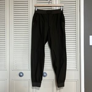 Lululemon ABC Jogger *shorter in Dark Olive